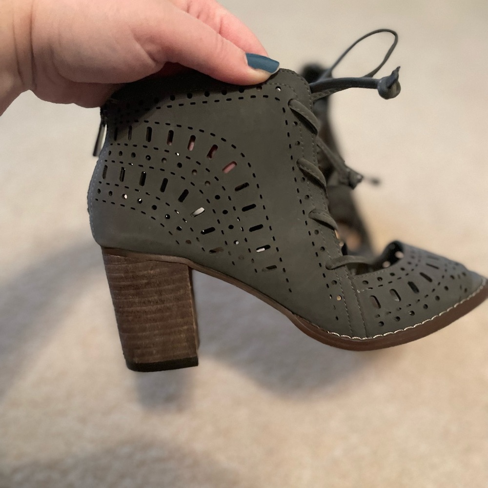 Gray heels